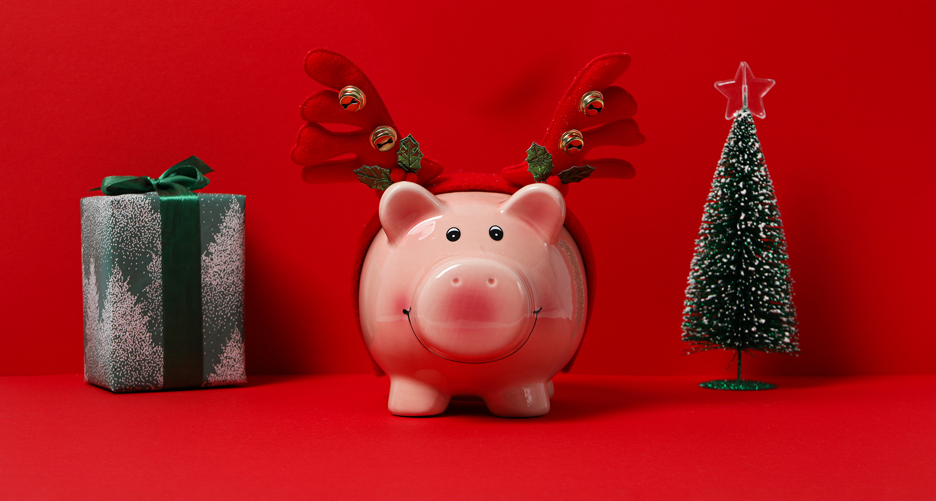 Piggy bank with present and tree