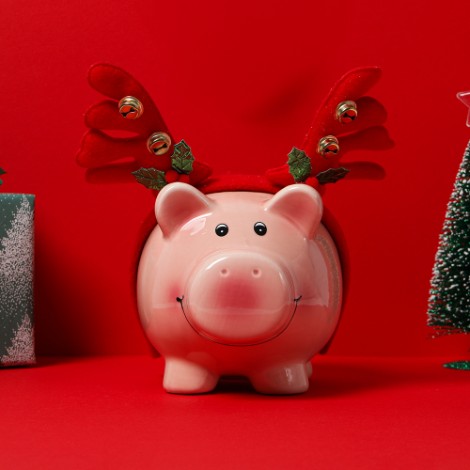 Piggy bank with present and tree