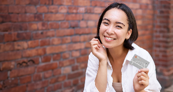 girl holding CW credit card